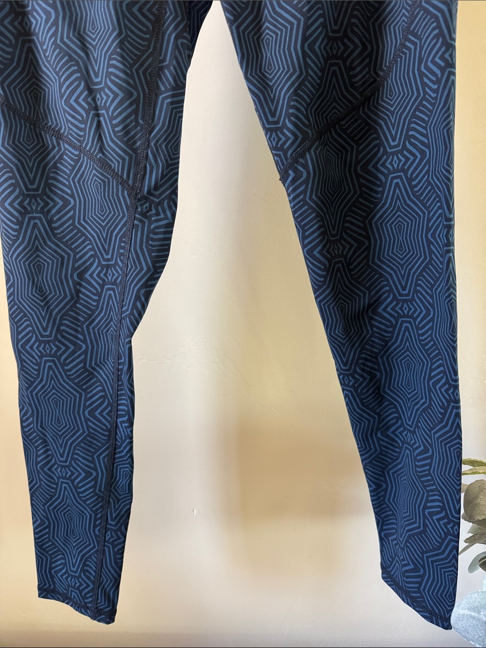 Sweaty Betty Navy Geometric Leggings - Picture 3 of 7